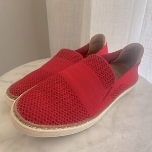 UGG Sammy Slip-On  6
